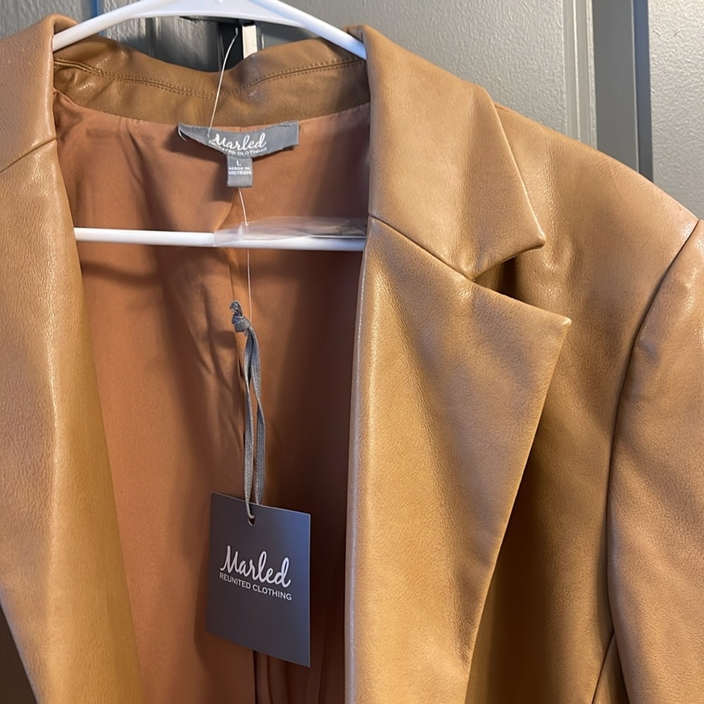 Faux Leather camel Blazer - Picture 2 of 3